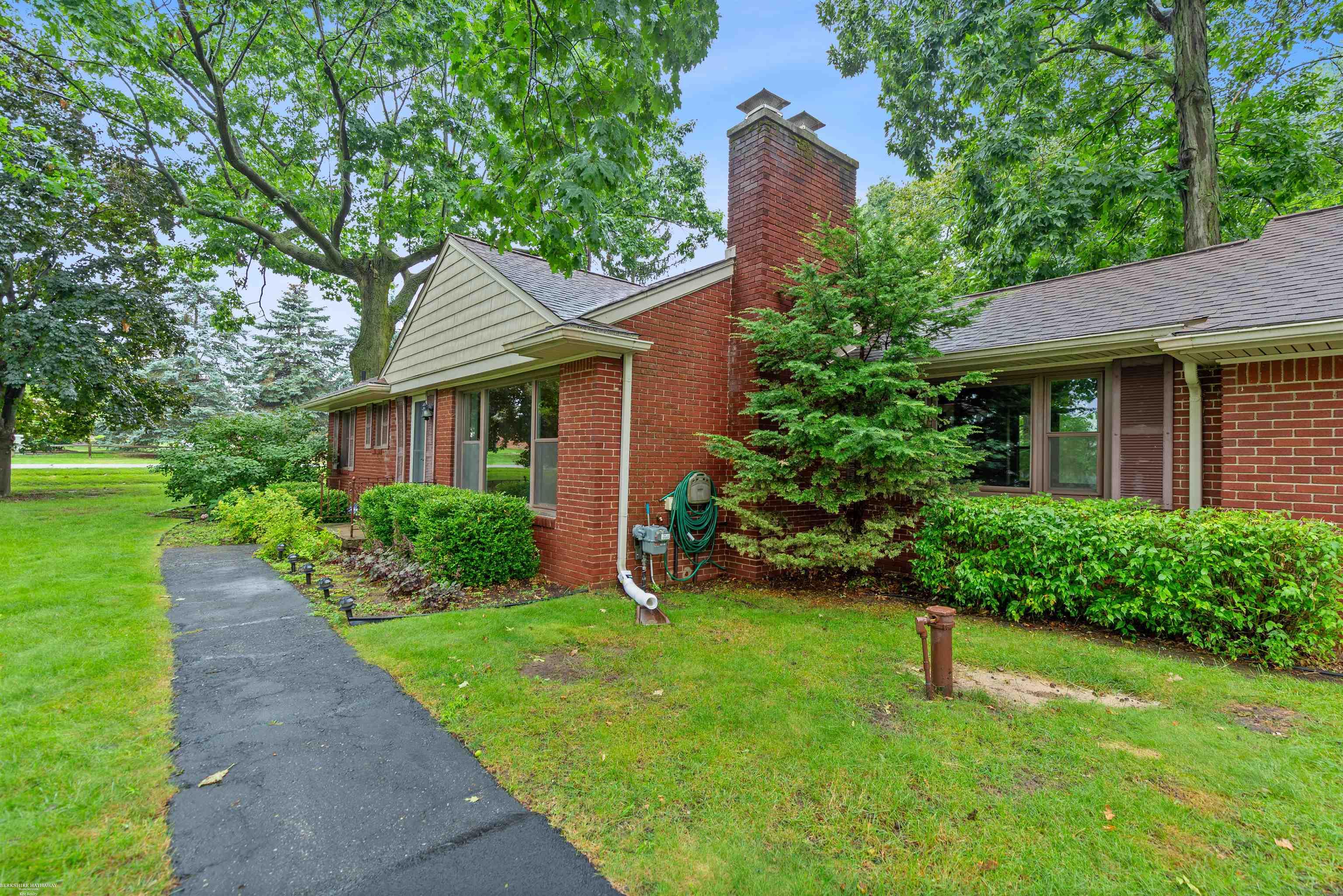 240 Montmorency Road Rochester Hills, MI 48307 - Photo 7 of 40