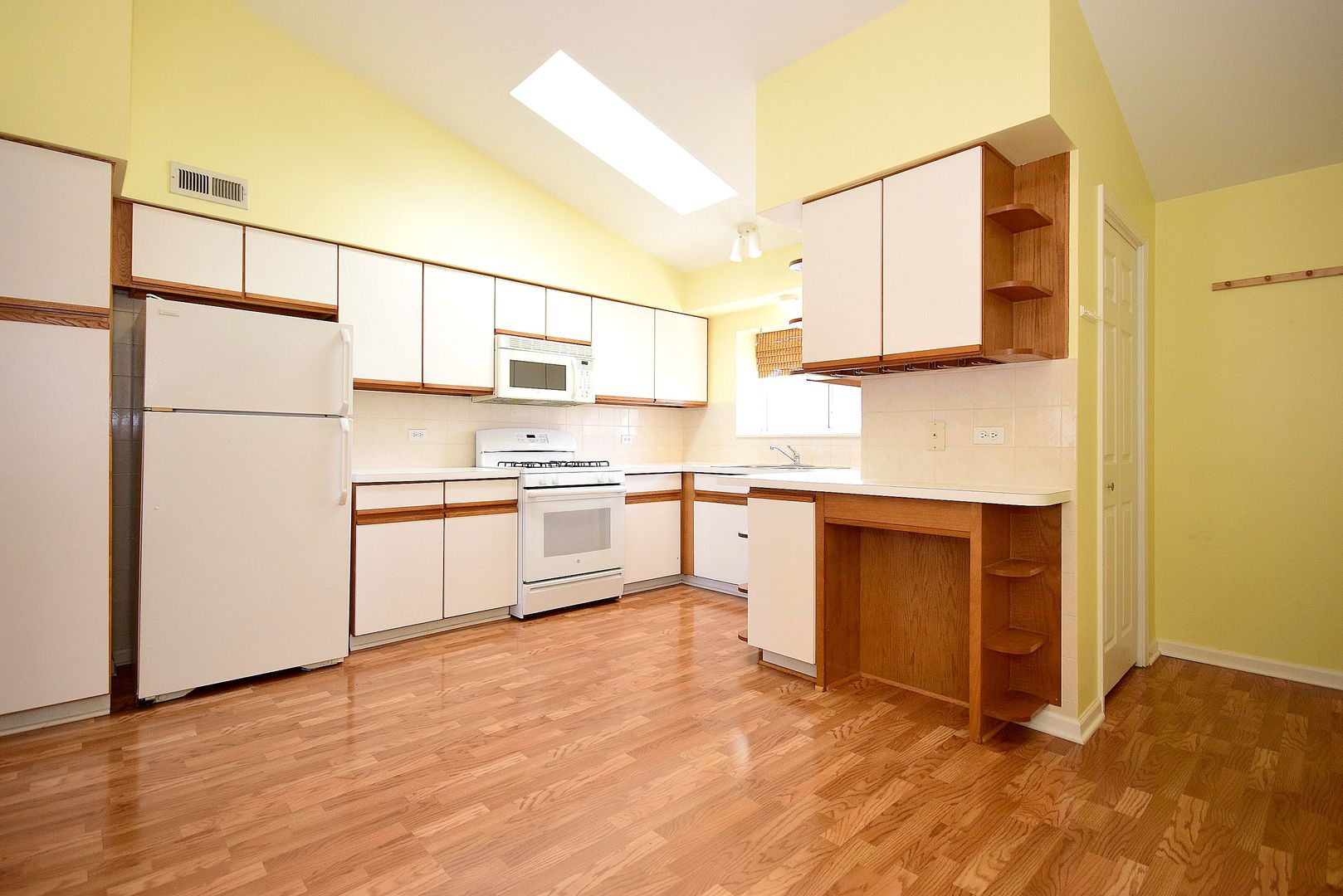 5351 North East River Road, Unit 203 Chicago, IL 60656 - Photo 2 of 30
