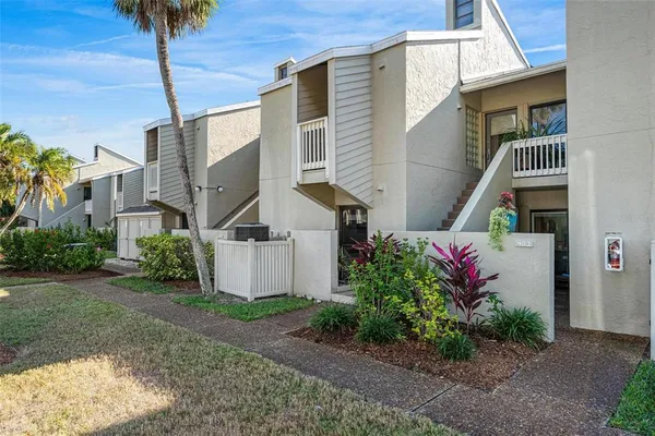 $649,999 | 5260 Gulf Of Mexico Drive, Unit 403, Longboat Key, FL 34228