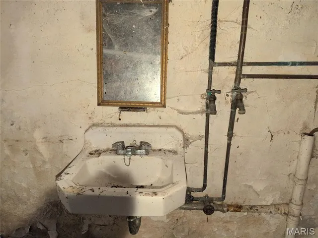 $35,000 | 3236 Royalton Avenue, Breckenridge Hills, MO 63114