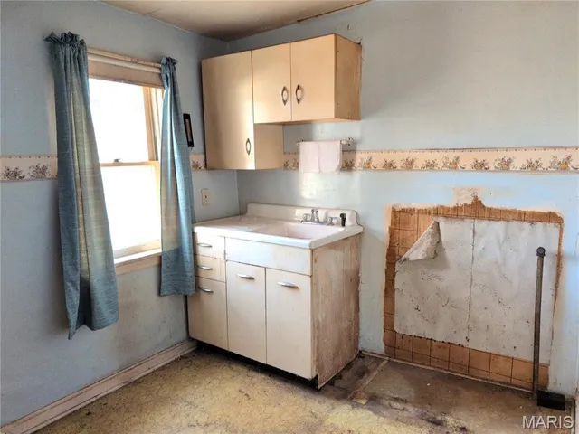 $35,000 | 3236 Royalton Avenue, Breckenridge Hills, MO 63114