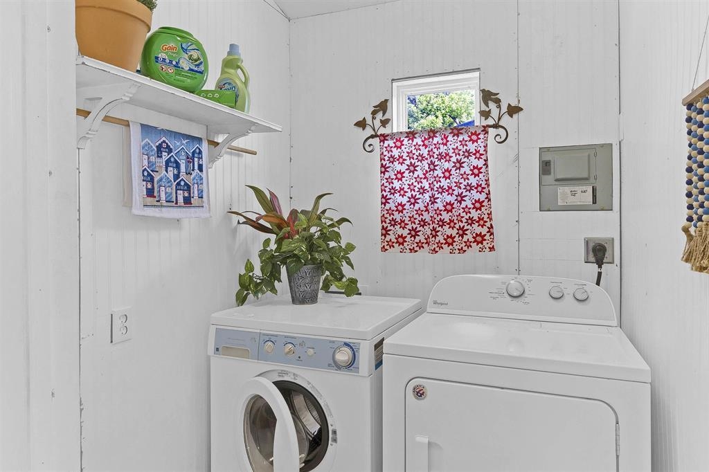 809 Lakeshore Loop Tow, TX 78672 - Photo 31 of 33 a utility room with dryer and washer