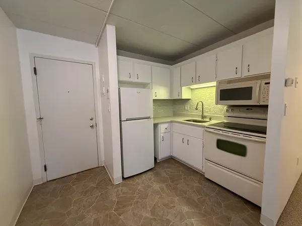 $1,900 | 43-51 Albion Street, Unit C9, Melrose, MA 02176