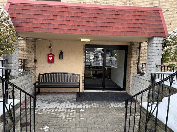 $1,900 | 43-51 Albion Street, Unit C9, Melrose, MA 02176