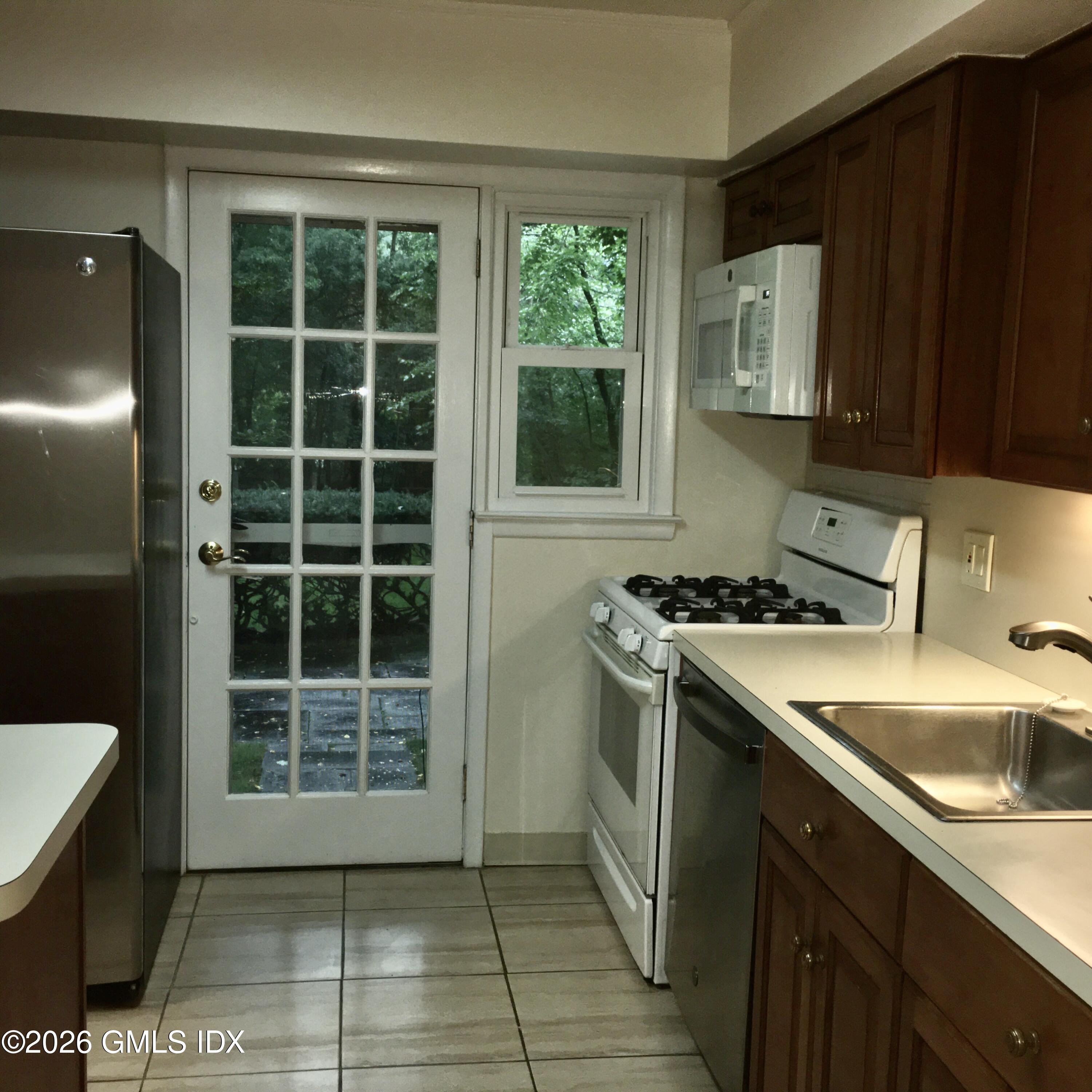 32 Mary Lane Riverside, CT 06878 - Photo 5 of 15 IMG_2602