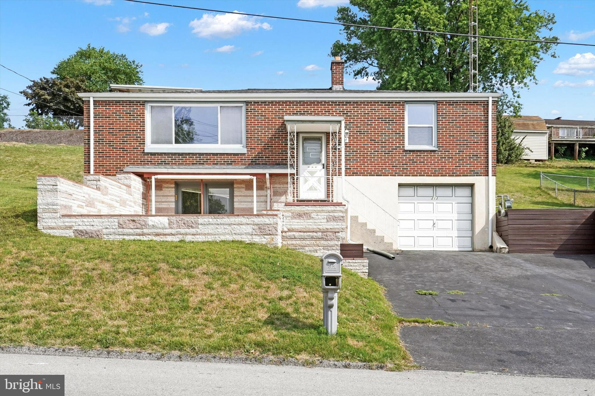 213 West Locust Lane York, PA 17406 - Photo 1 of 31 Gallery Image 1