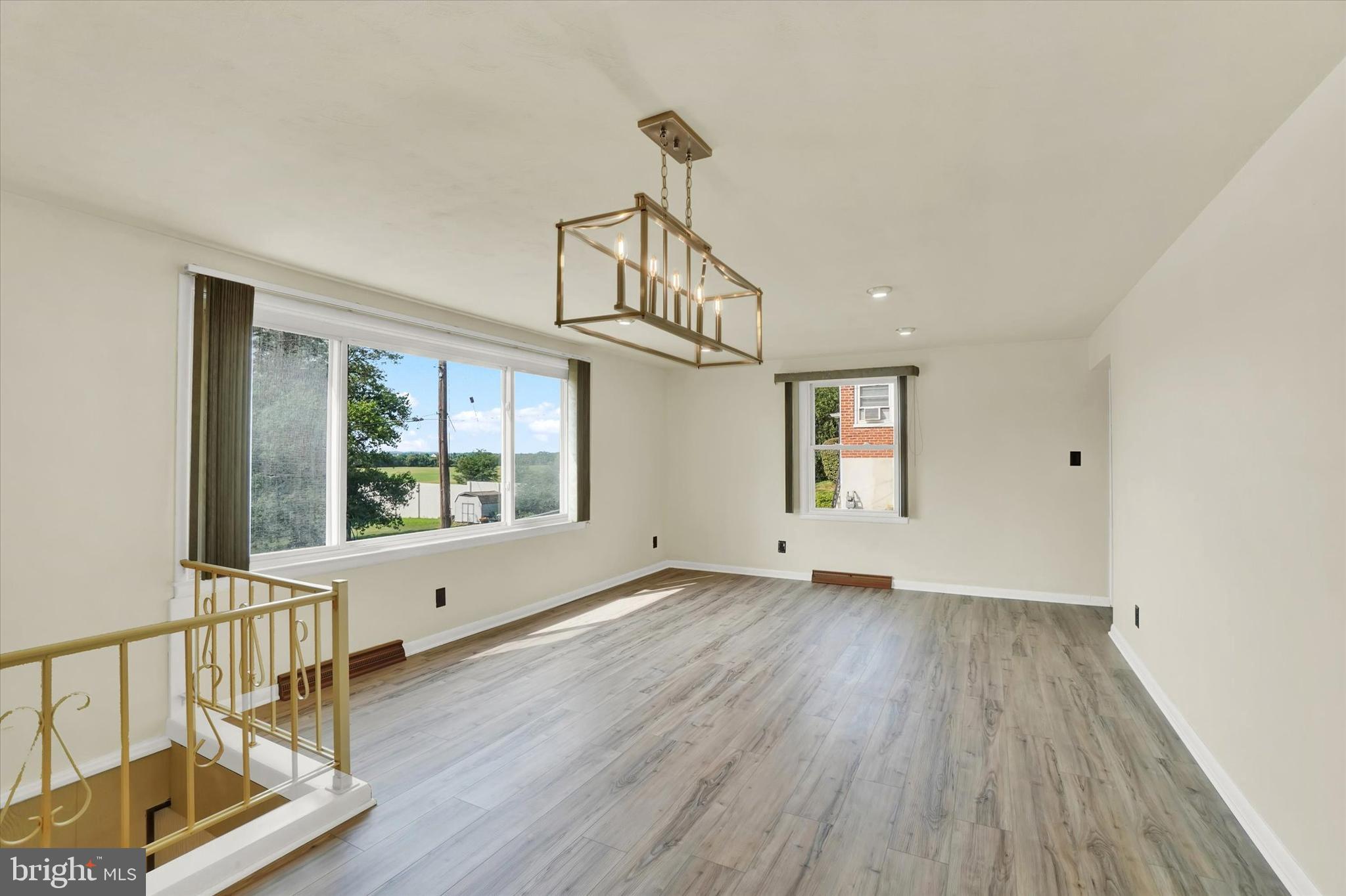 213 West Locust Lane York, PA 17406 - Photo 2 of 31 Gallery Image 2