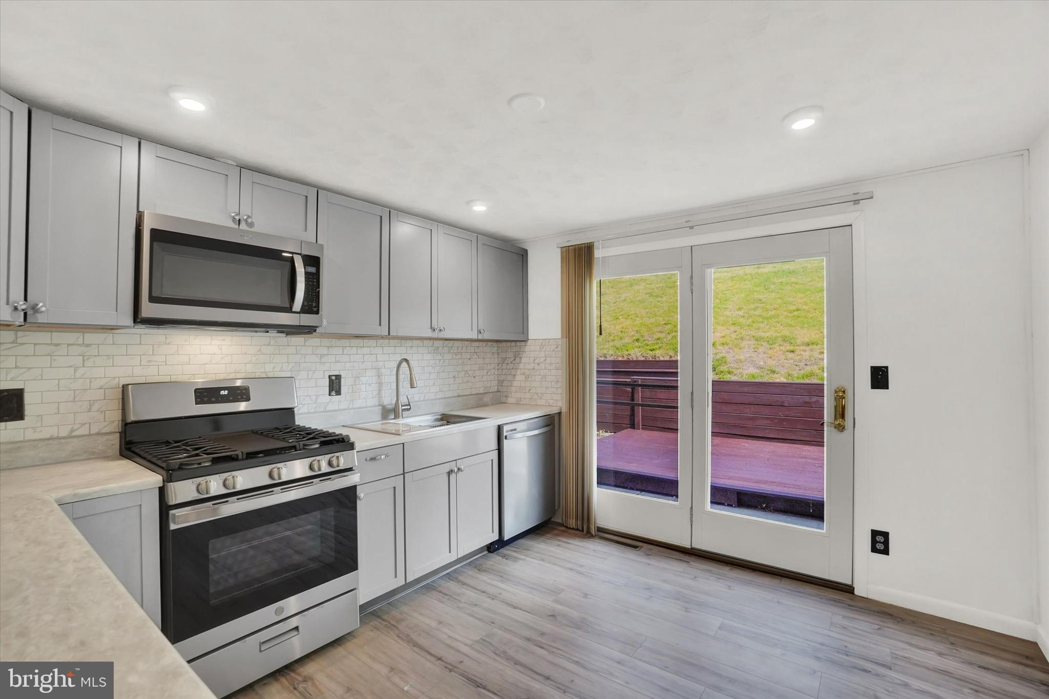 213 West Locust Lane York, PA 17406 - Photo 5 of 31 Gallery Image 5