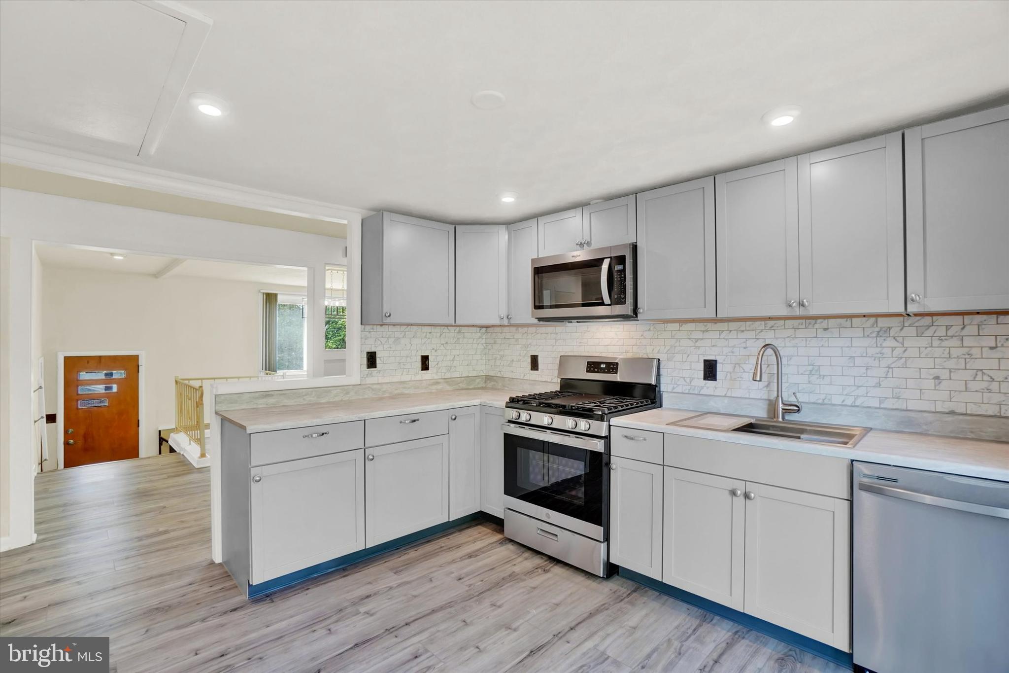 213 West Locust Lane York, PA 17406 - Photo 6 of 31 Gallery Image 6