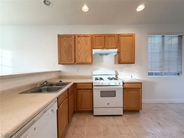 $1,895 | 9888 Fountain Walk Avenue, Las Vegas, NV 89149