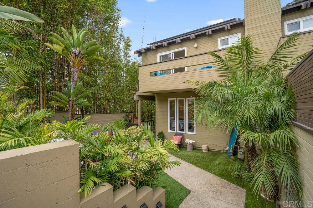 637 Neptune Avenue Encinitas, CA 92024 - Photo 2 of 25