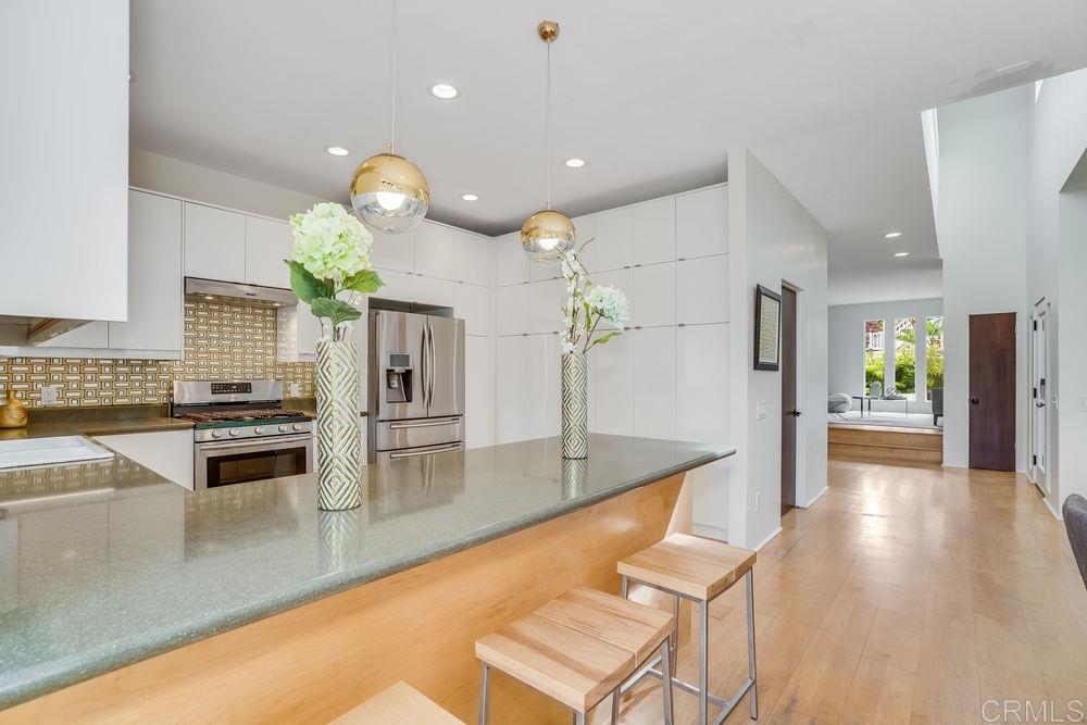 637 Neptune Avenue Encinitas, CA 92024 - Photo 9 of 25