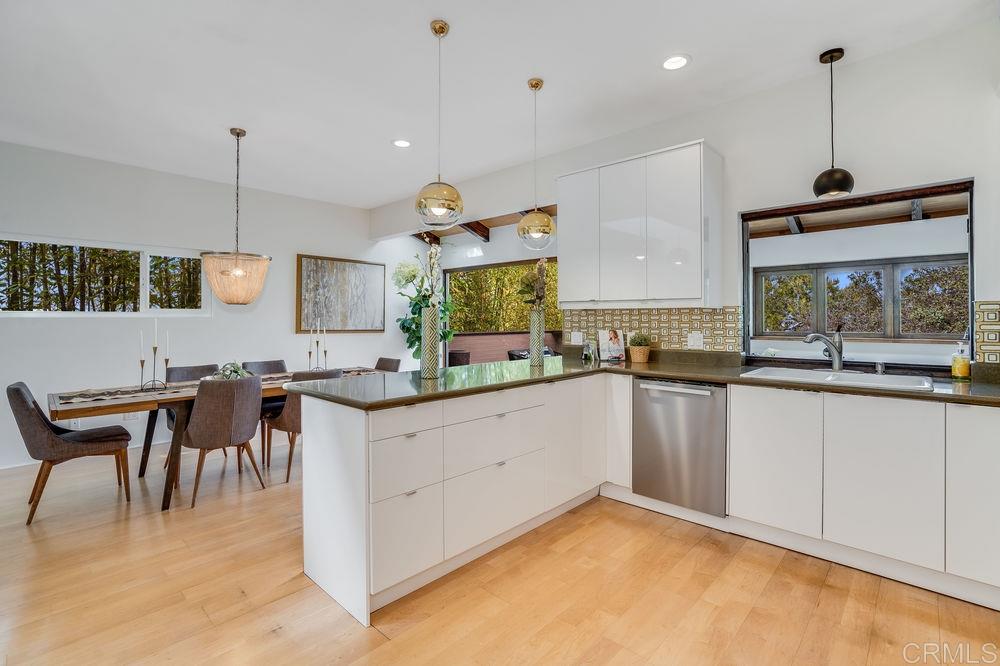 637 Neptune Avenue Encinitas, CA 92024 - Photo 10 of 25