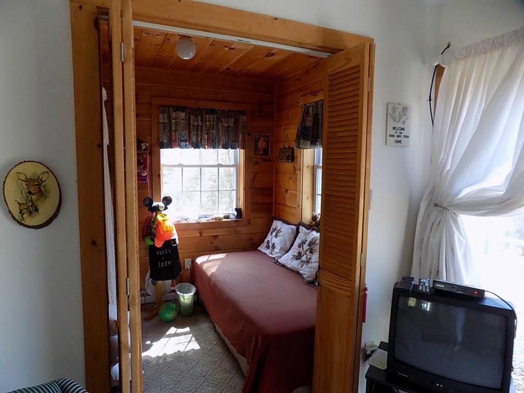 35 Hog Bay Road Franklin, ME 04634 - Photo 8 of 33 Bonus sitting room that can double...