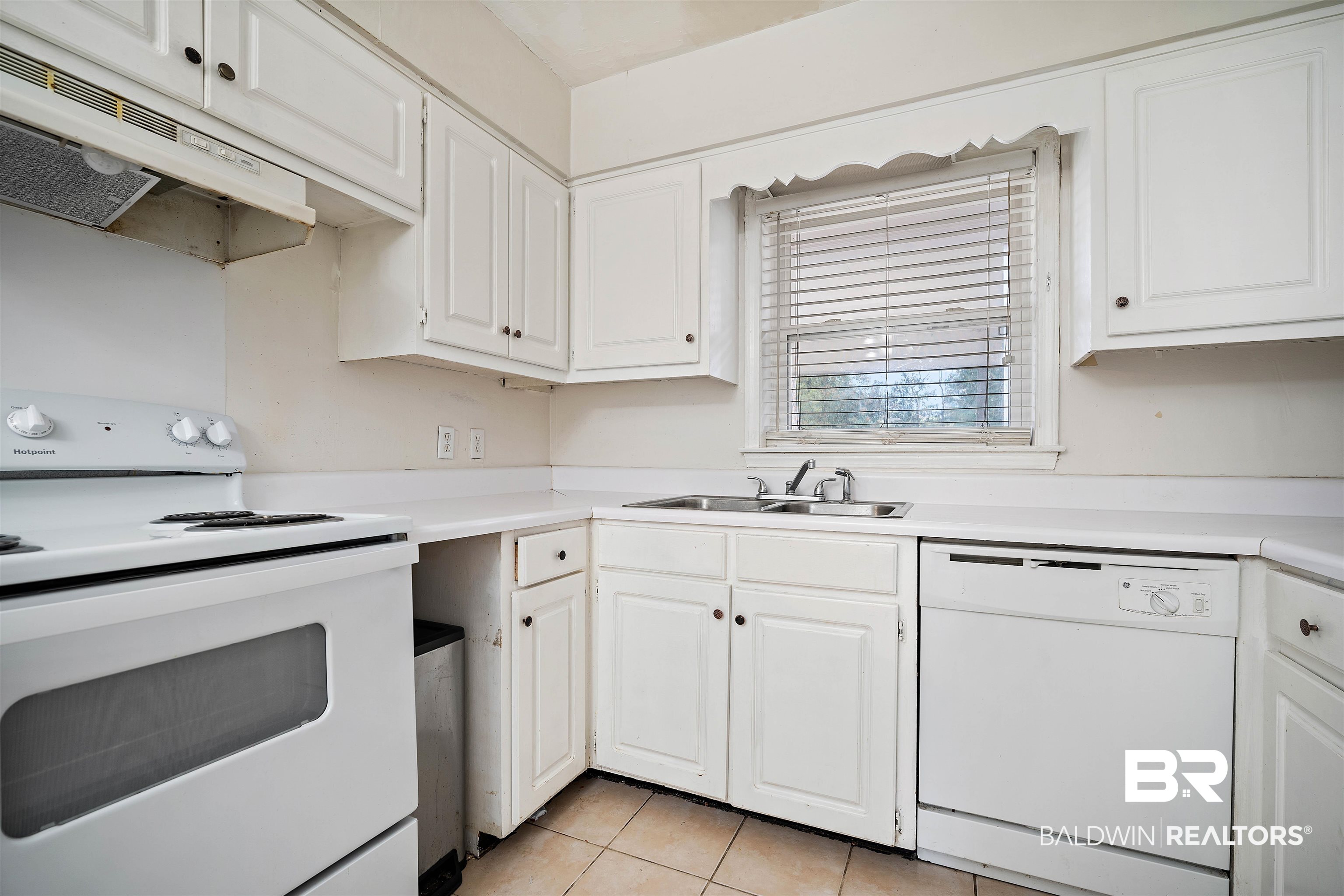 816 East Montfort Road Mobile, AL 36608 - Photo 7 of 24 Kitchen