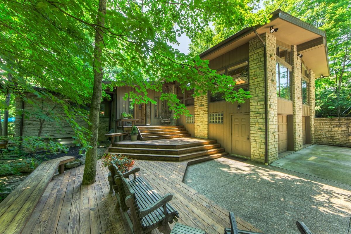 4494 Summit Ridge Road Upper Arlington, OH 43220 - Photo 1 of 61
