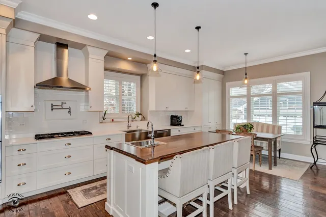 $1,350,000 | 117 South La Grange Road, La Grange, IL 60525