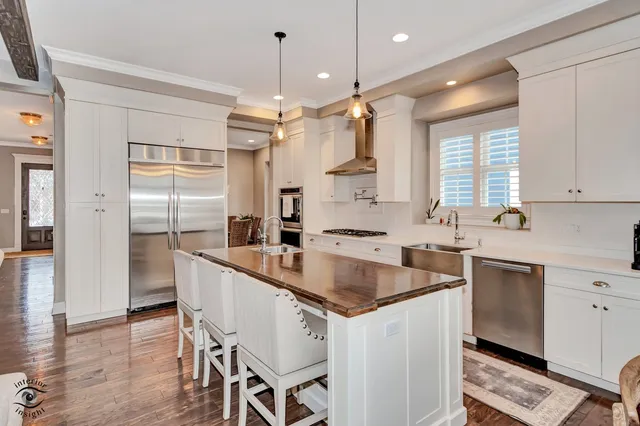 $1,350,000 | 117 South La Grange Road, La Grange, IL 60525