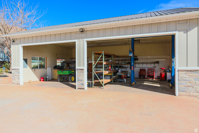 422 West Buckeye Reef Road Leeds, UT 84746 - Photo 14 of 47 View of garage, extra every direction