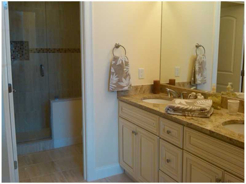 315 Old River Road, Unit 5 Lincoln, RI 02838 - Photo 9 of 16 Master Bath/Spa. Photo of similar unit