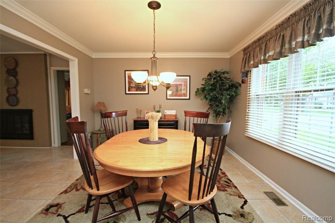 896 Hemlock Court Rochester, MI 48307 - Photo 11 of 36 022.JPG