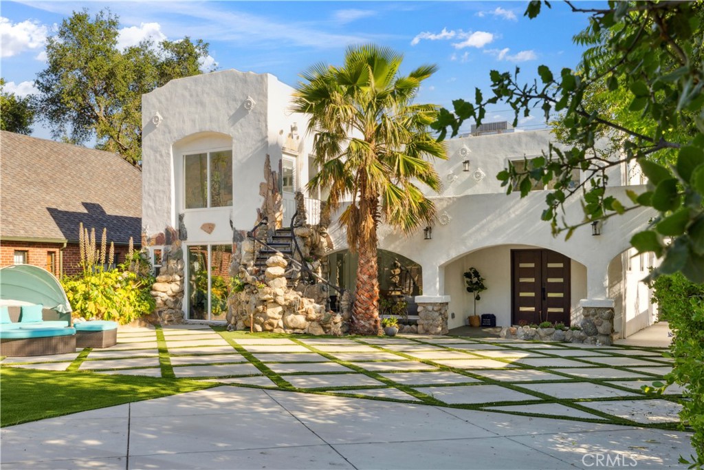 1290 East Woodbury Road Pasadena, CA 91104 - Photo 1 of 70