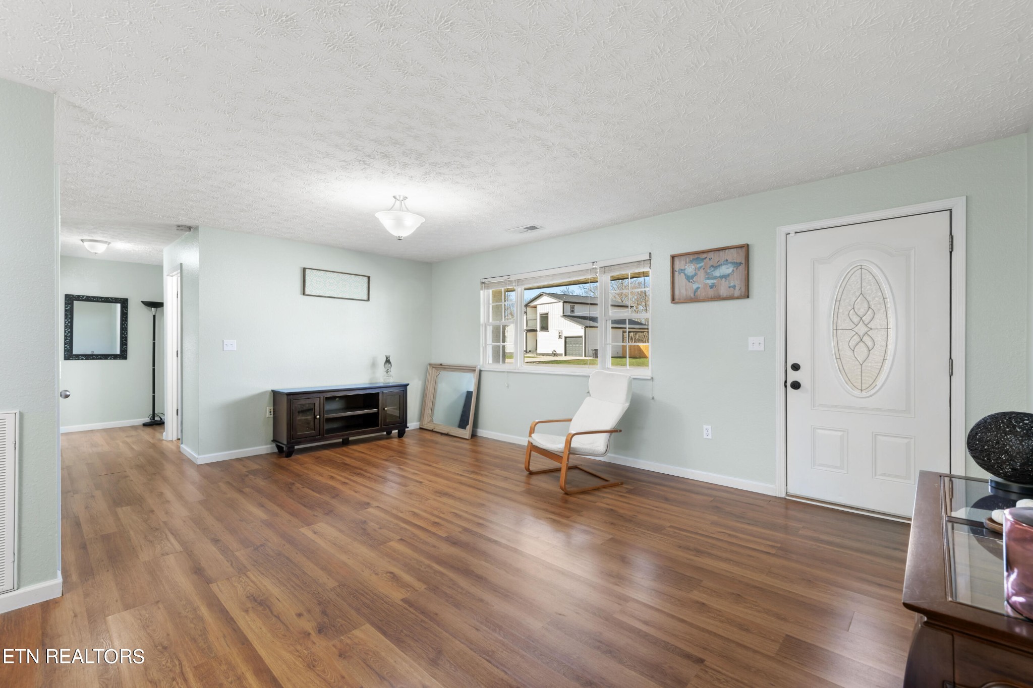 2252 Shinbone Road Sevierville, TN 37876 - Photo 7 of 27 a view of a livingroom with wooden floor and furniture