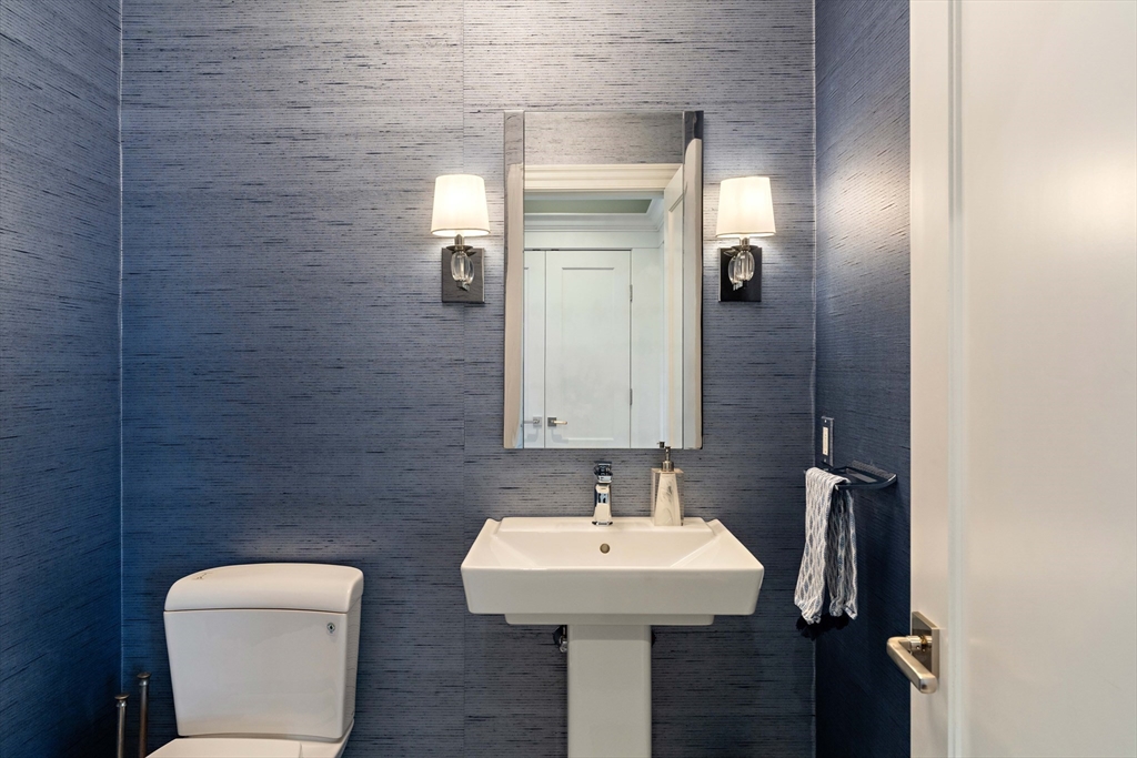 75 Dalton Road Newton, MA 02459 - Photo 10 of 23