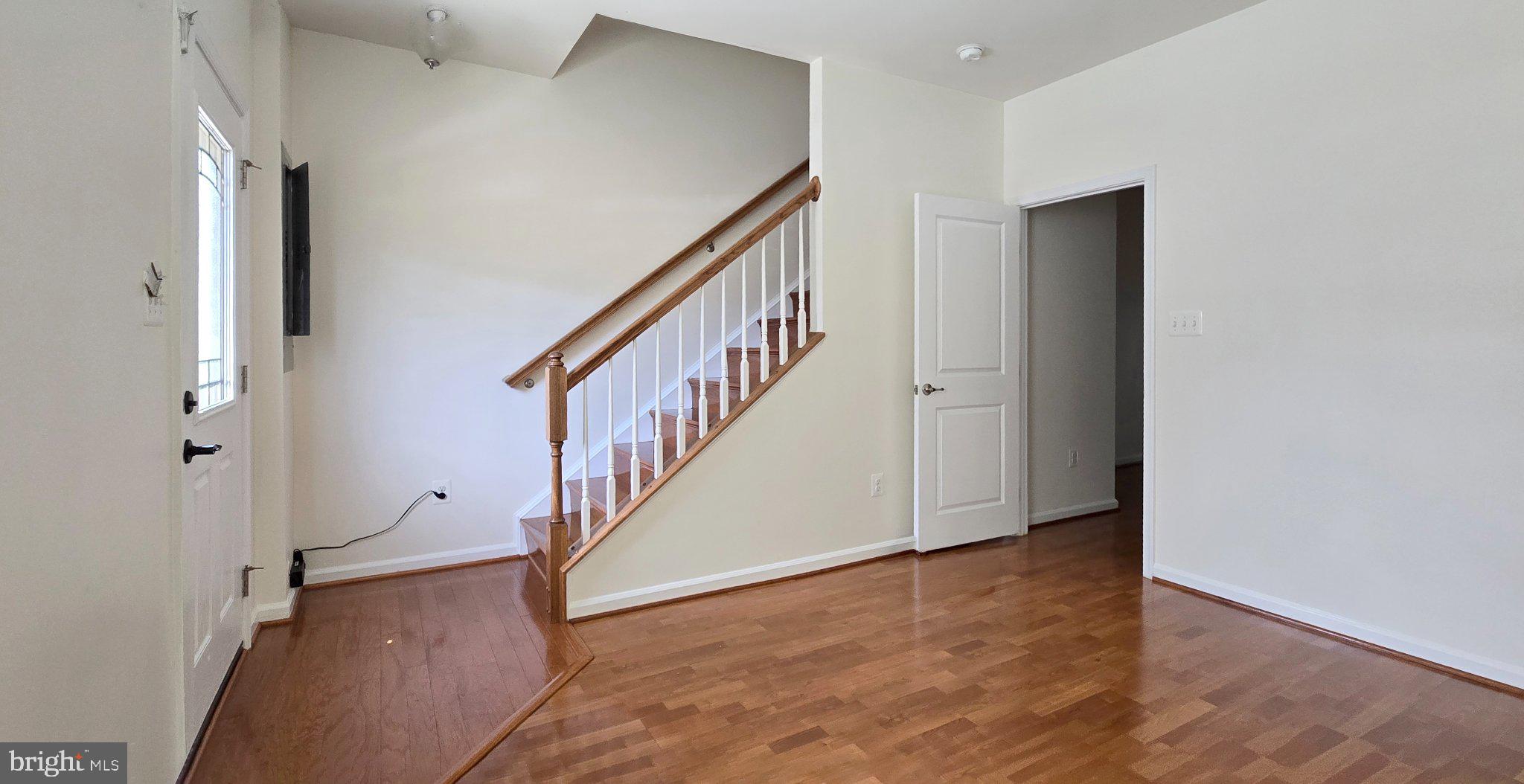 7339 Old Calvary Road Hanover, MD 21076 - Photo 4 of 22 Inviting entryway with warm tones.