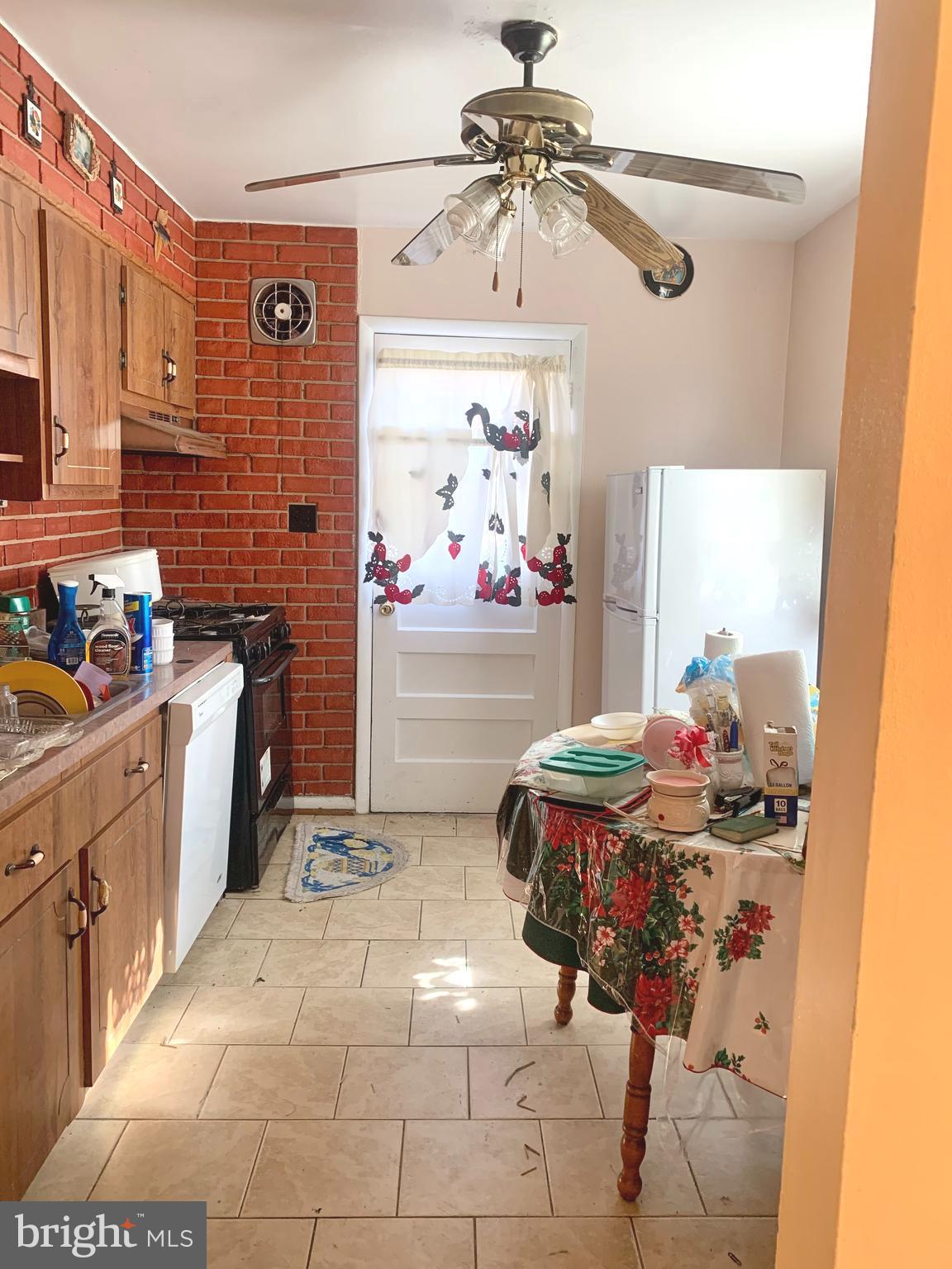 9904 Lanham Severn Road Lanham, MD 20706 - Photo 4 of 13 Kitchen with lots of potential