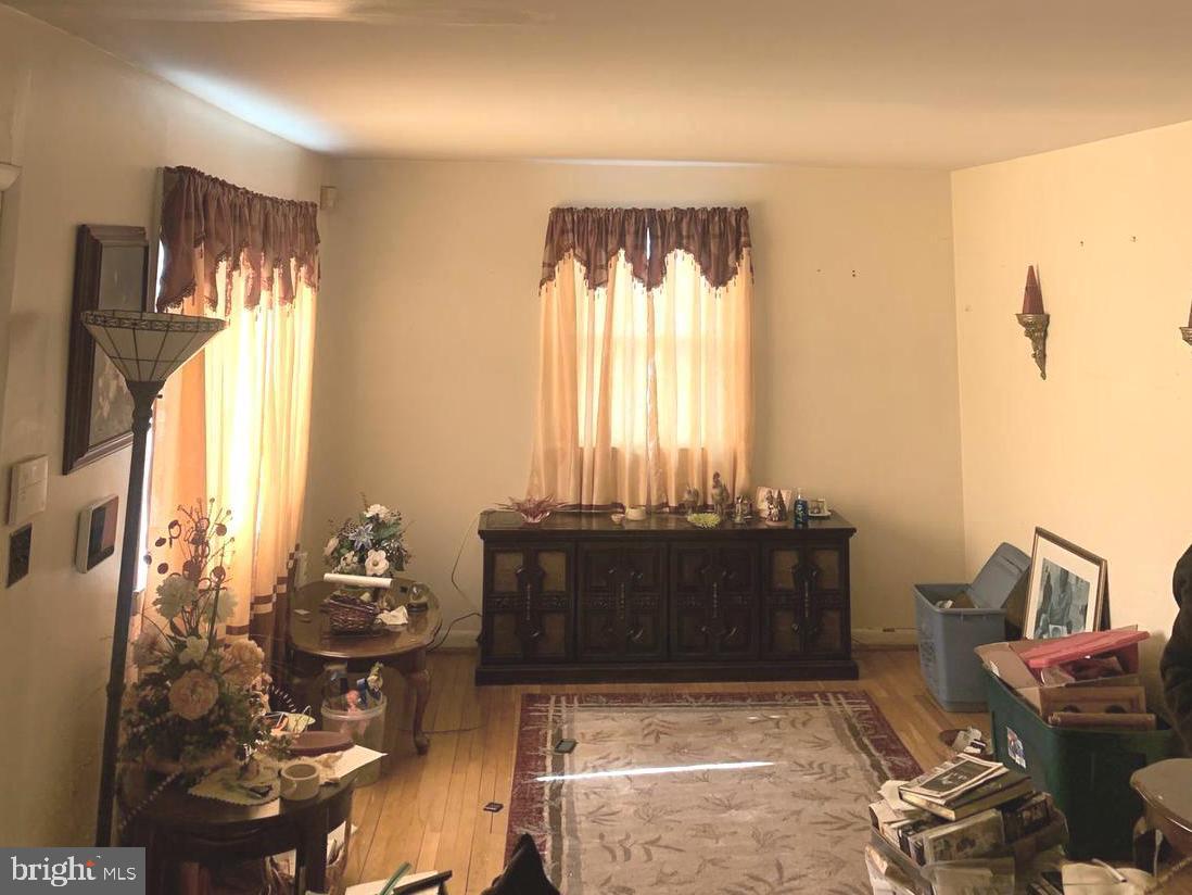 9904 Lanham Severn Road Lanham, MD 20706 - Photo 5 of 13 Living Room