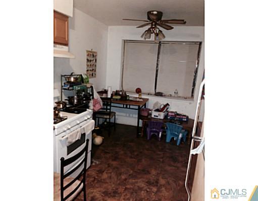 1421 Raspberry Court Edison, NJ 08817 - Photo 3 of 8