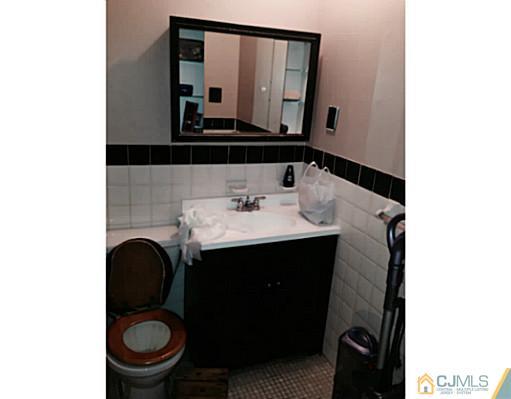 1421 Raspberry Court Edison, NJ 08817 - Photo 6 of 8