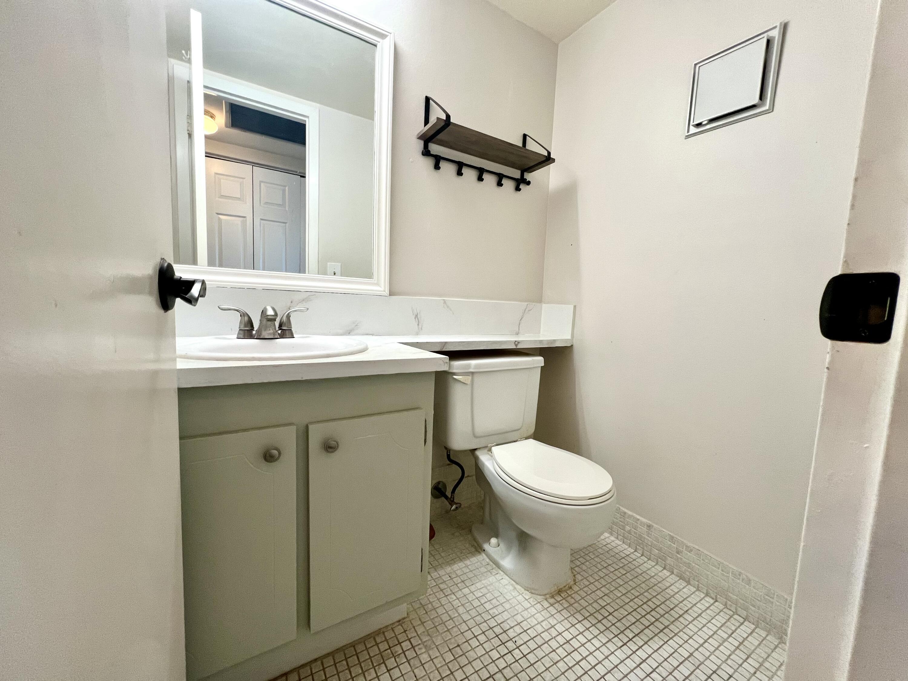 209 Suffolk F Boca Raton, FL 33434 - Photo 18 of 25 Half Bath