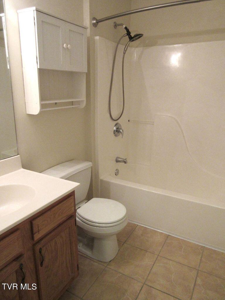2101 Cherokee Road, Unit 8 Johnson City, TN 37604 - Photo 21 of 35 Bath