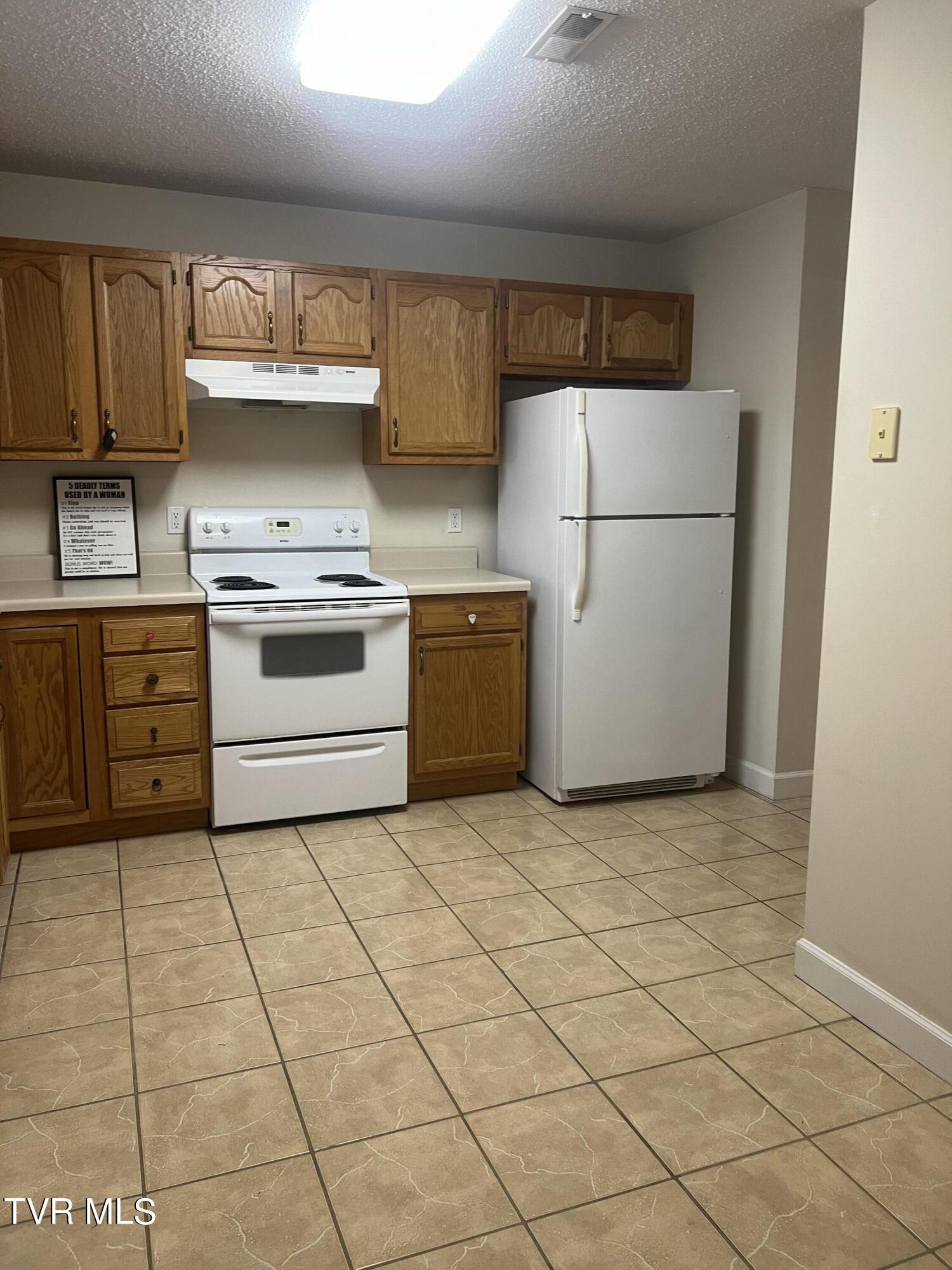 2101 Cherokee Road, Unit 8 Johnson City, TN 37604 - Photo 10 of 35 IMG_6275