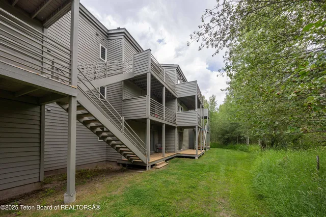 $2,375,000 | 3548 North Lake Creek Drive, Unit 2223, Wilson, WY 83014