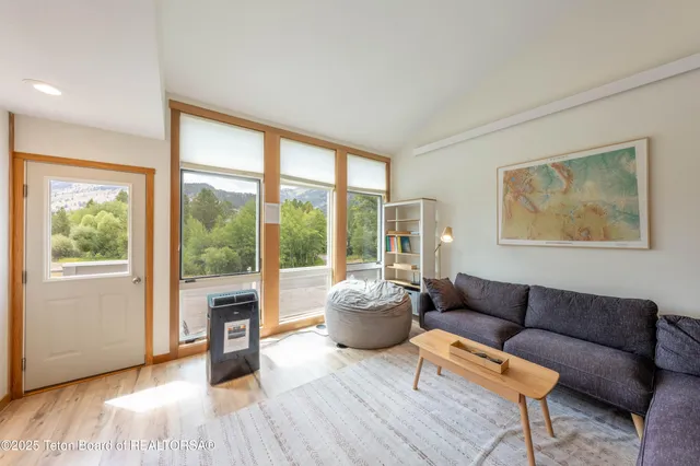 $2,375,000 | 3548 North Lake Creek Drive, Unit 2223, Wilson, WY 83014