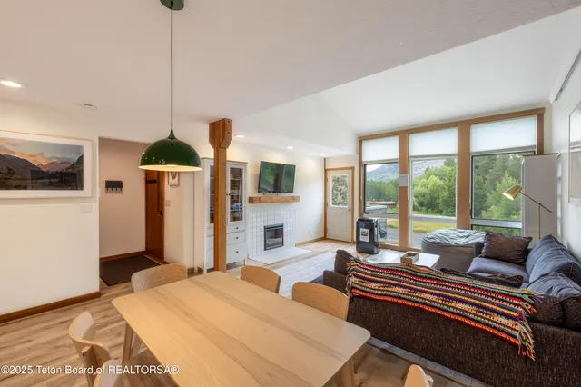 $2,375,000 | 3548 North Lake Creek Drive, Unit 2223, Wilson, WY 83014