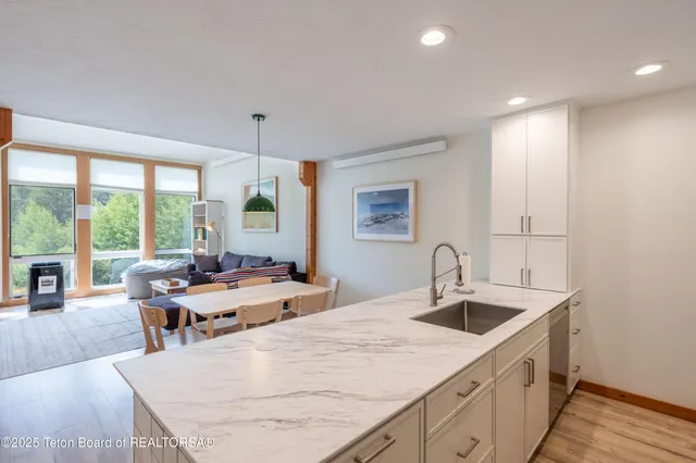 $2,375,000 | 3548 North Lake Creek Drive, Unit 2223, Wilson, WY 83014