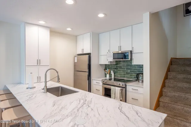 $2,375,000 | 3548 North Lake Creek Drive, Unit 2223, Wilson, WY 83014