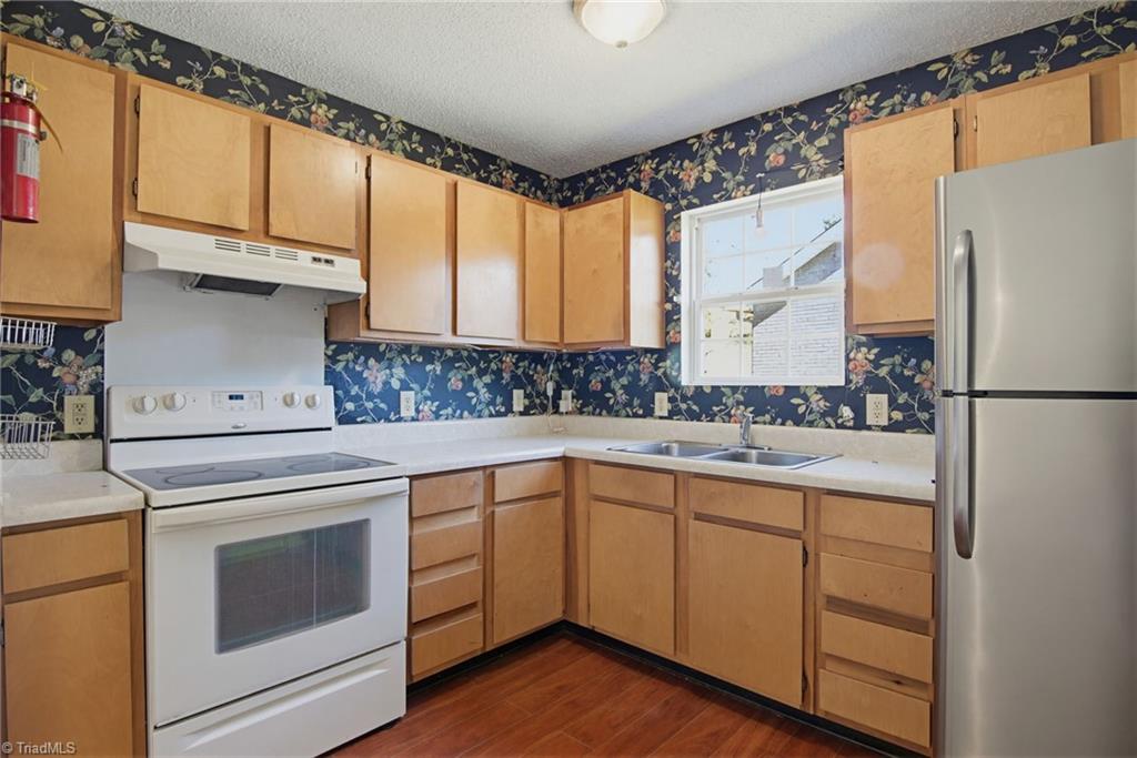 1528 Ambridge Court High Point, NC 27265 - Photo 11 of 28