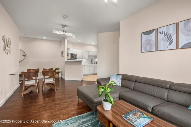 $825,000 | 1400 East Valley Road, Unit 115, Basalt, CO 81621