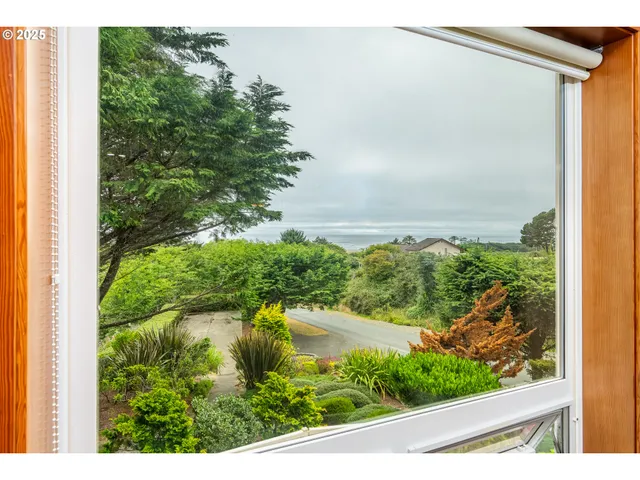 $979,000 | 1055 Northwest Estate Drive, Seal Rock, OR 97376