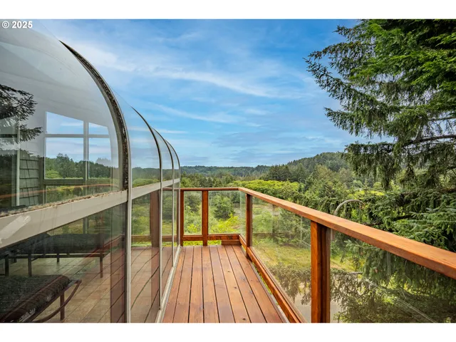 $979,000 | 1055 Northwest Estate Drive, Seal Rock, OR 97376