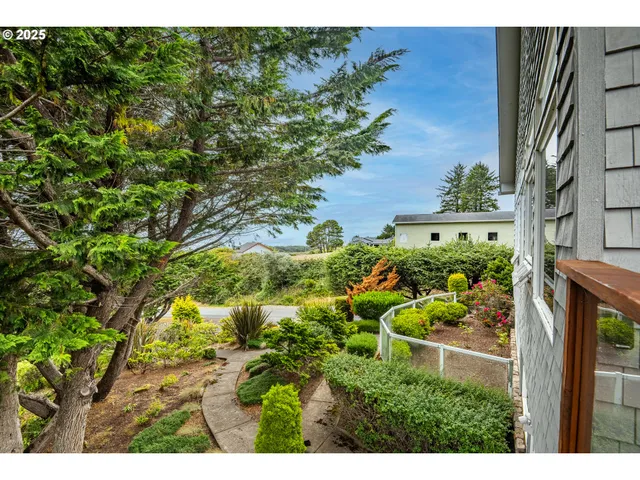 $979,000 | 1055 Northwest Estate Drive, Seal Rock, OR 97376
