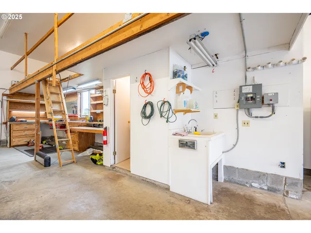 $979,000 | 1055 Northwest Estate Drive, Seal Rock, OR 97376