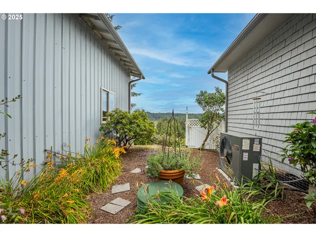 $979,000 | 1055 Northwest Estate Drive, Seal Rock, OR 97376