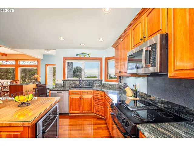 $979,000 | 1055 Northwest Estate Drive, Seal Rock, OR 97376