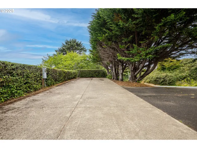 $979,000 | 1055 Northwest Estate Drive, Seal Rock, OR 97376